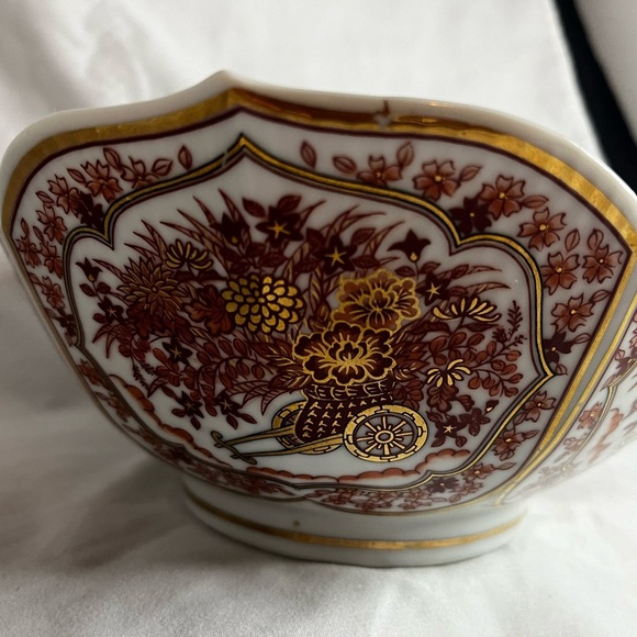 Vtg Japanese Lg Imari style Lotus bowl - Picture 3 of 7